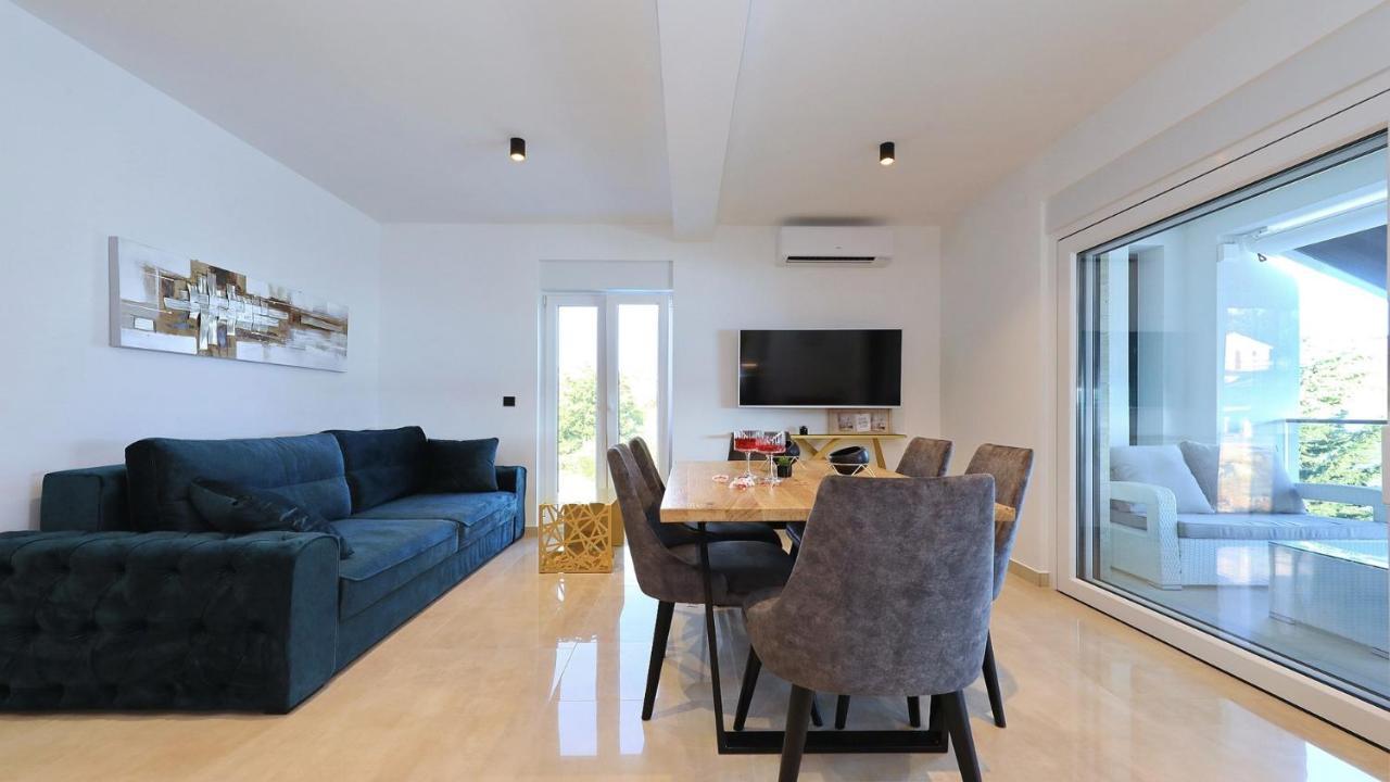 Adastra Apartments Maslenica Eksteriør billede