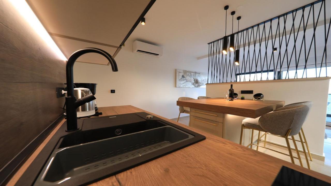 Adastra Apartments Maslenica Eksteriør billede