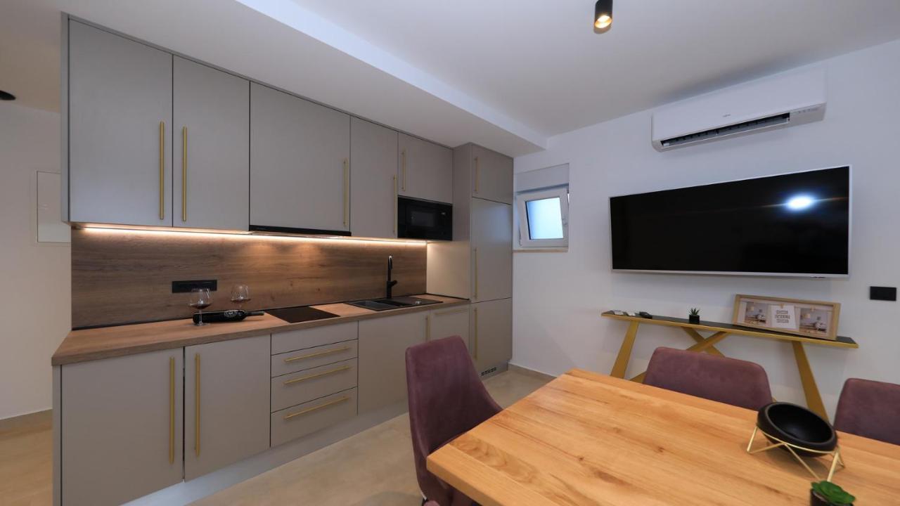 Adastra Apartments Maslenica Eksteriør billede