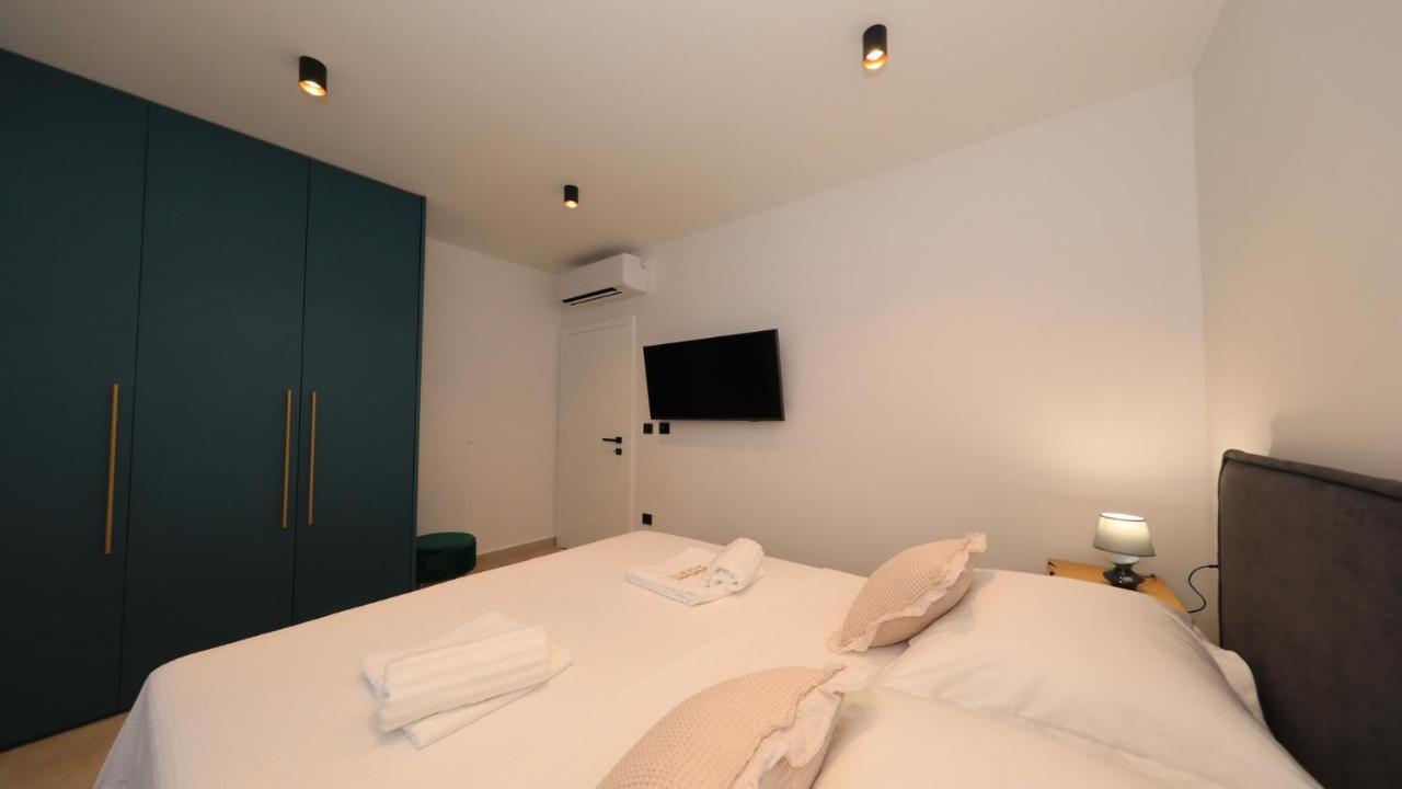 Adastra Apartments Maslenica Eksteriør billede