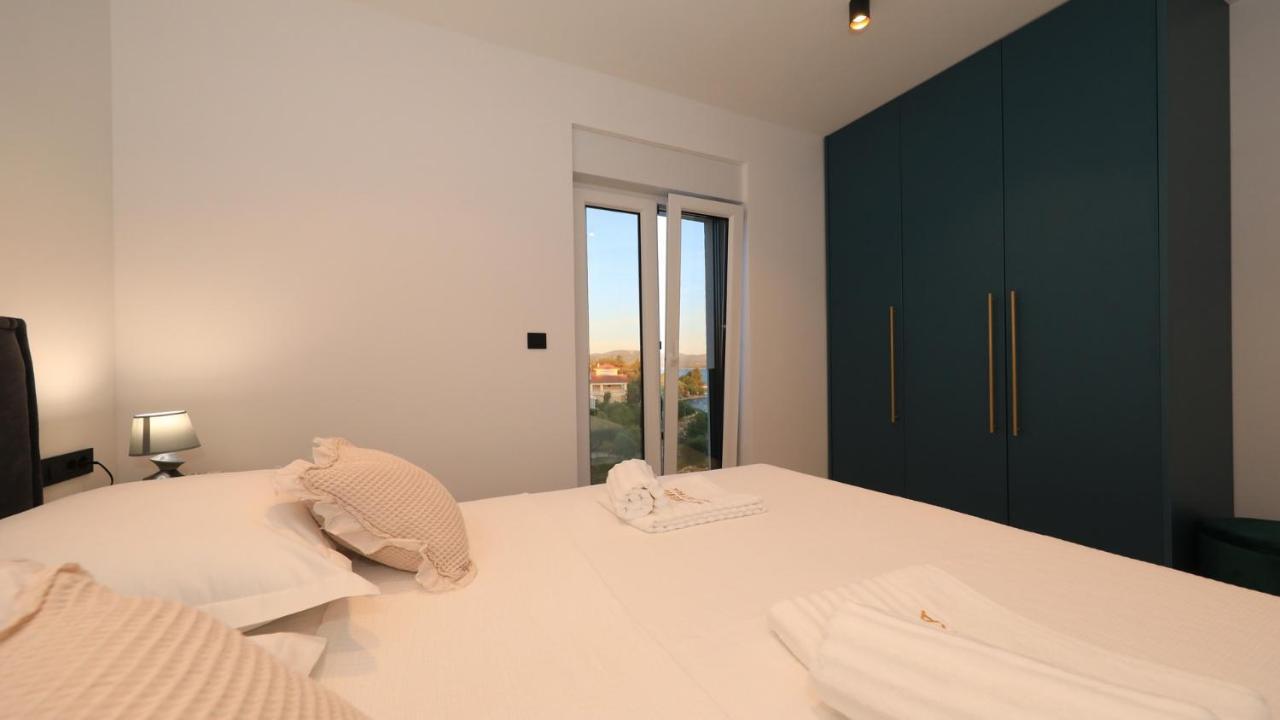 Adastra Apartments Maslenica Eksteriør billede