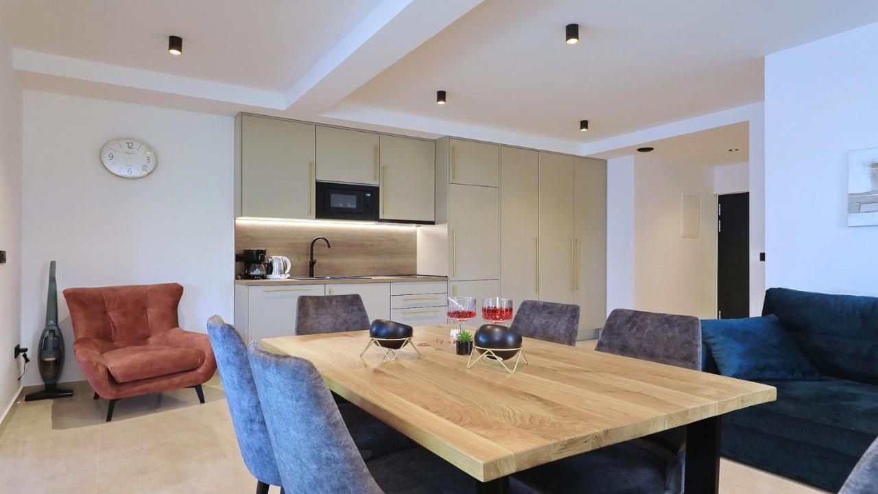 Adastra Apartments Maslenica Eksteriør billede