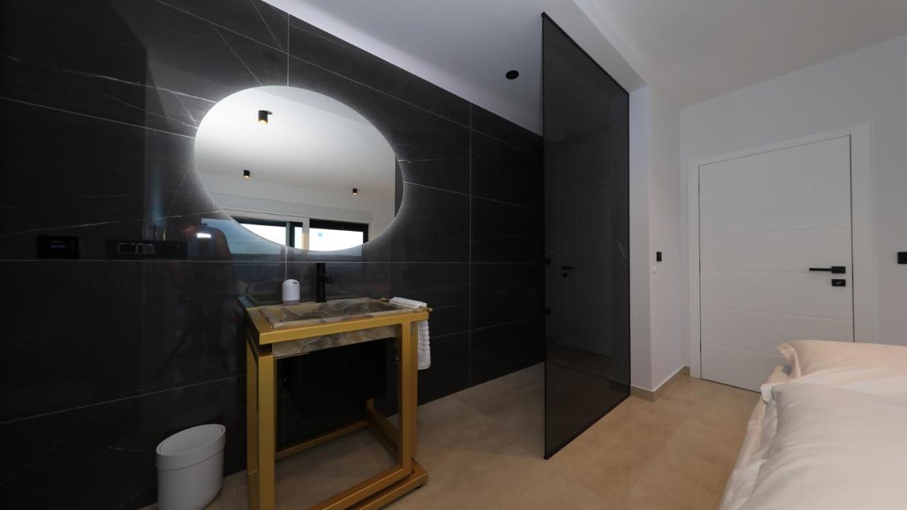Adastra Apartments Maslenica Eksteriør billede