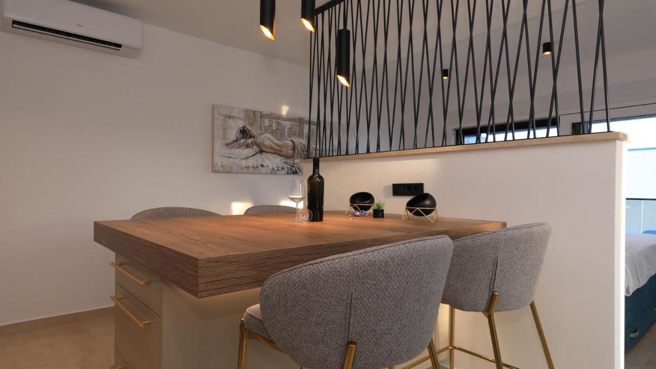 Adastra Apartments Maslenica Eksteriør billede