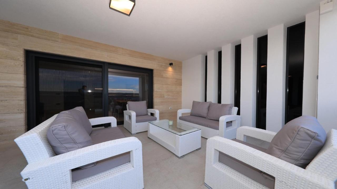 Adastra Apartments Maslenica Eksteriør billede